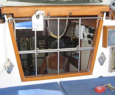 Wie schütze ich Crew und Yacht vor Eindringlingen?